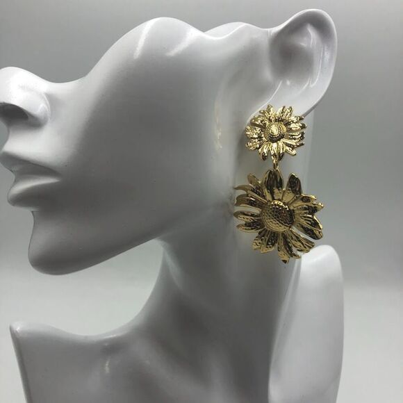 18K Gold Plated Women's Sunflower Pierced Earrings Dangling Bold Floral Chic - Picture 3 of 9